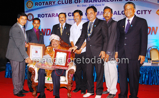 Vandana Award conferred on Dr.B.R.Shetty